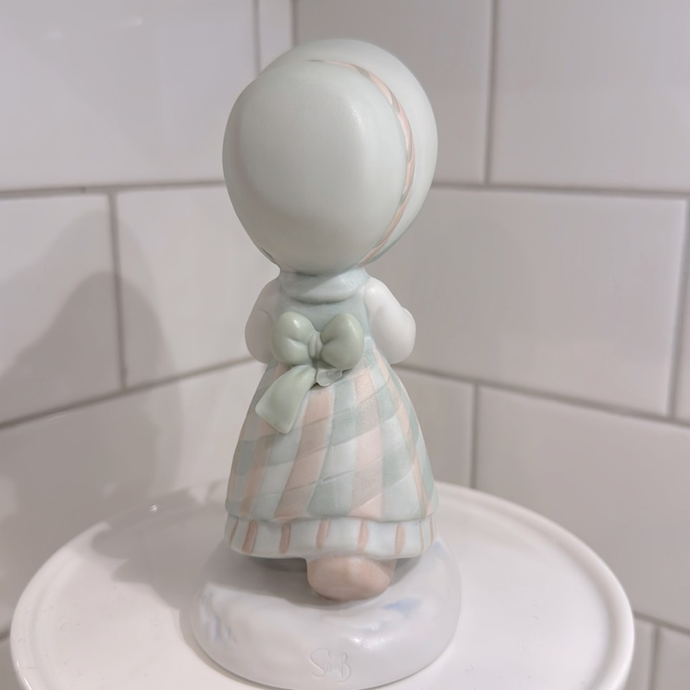 Precious Moments Figurine | Vintage 1988 | “December” | Girl with Candle - Picture 2 of 10